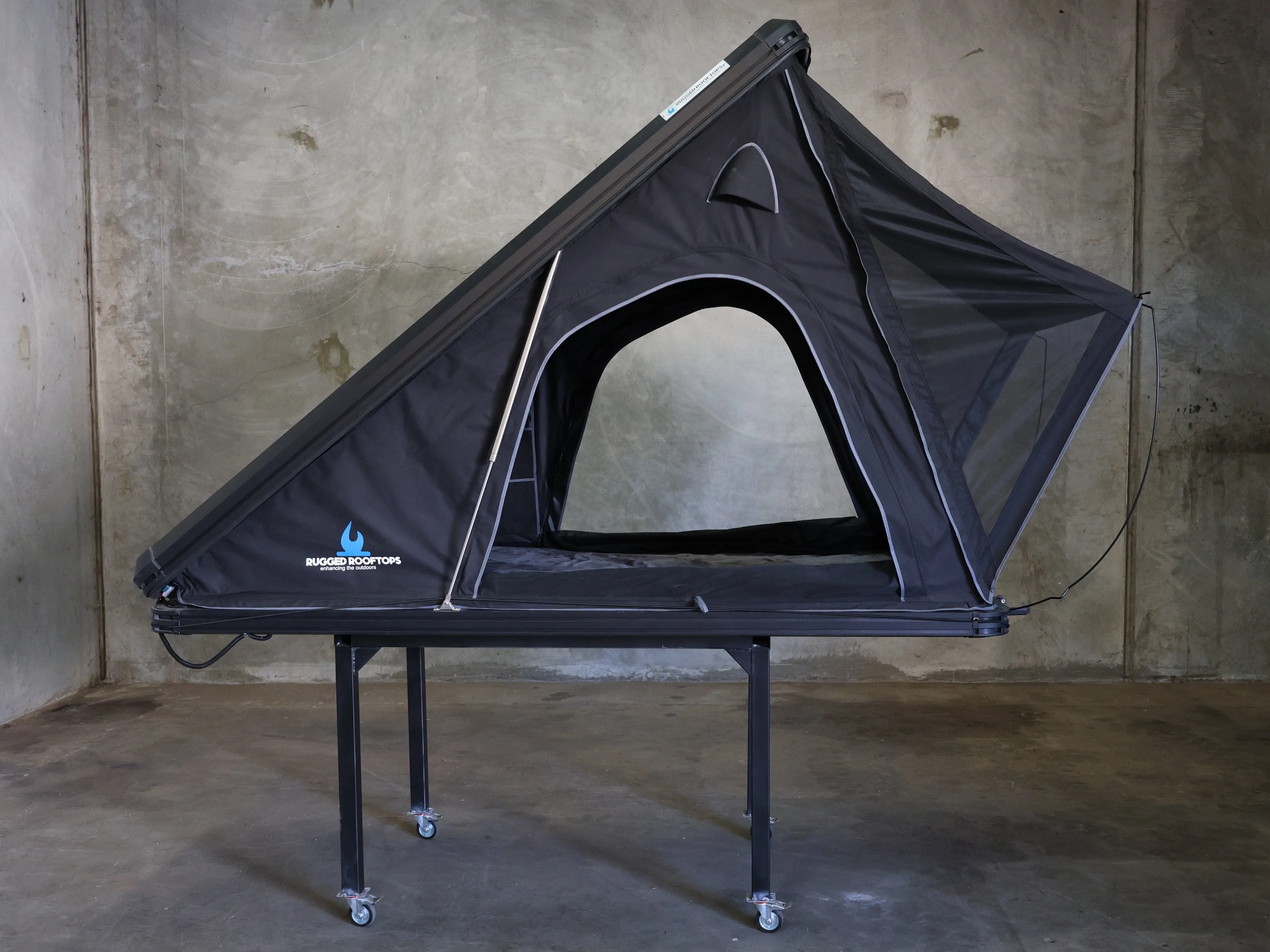 RUGGED ROOFTOPS | HARD SHELL ROOF TOP TENT