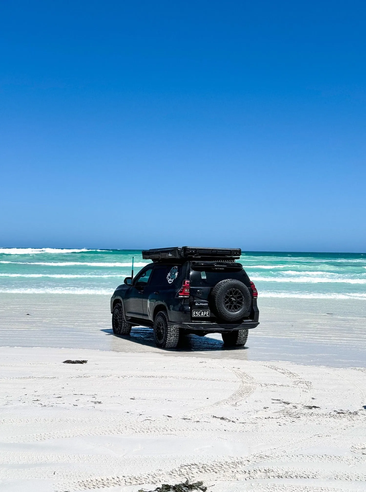 RUGGED ROOFTOPS | HARD SHELL ROOF TOP TENT