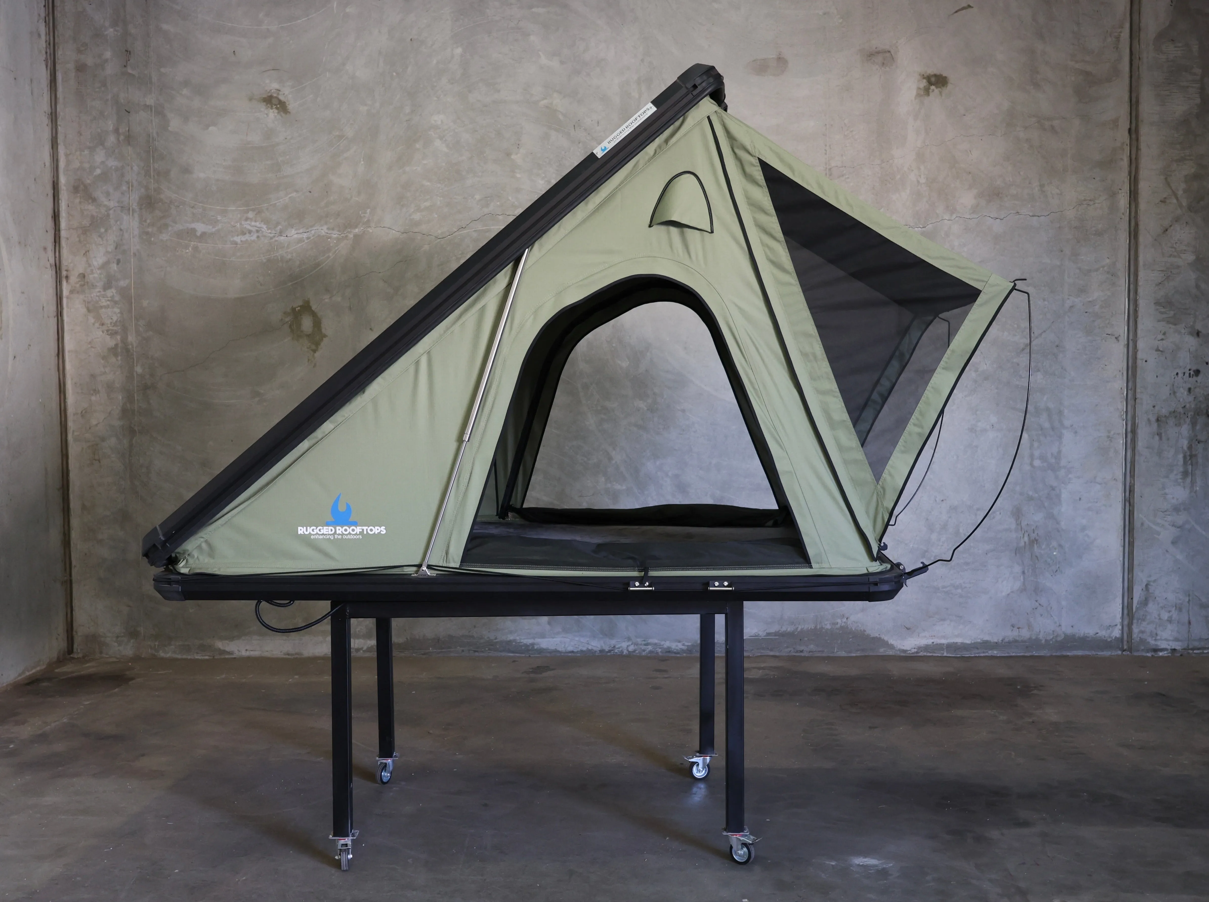 RUGGED ROOFTOPS | HARD SHELL ROOF TOP TENT